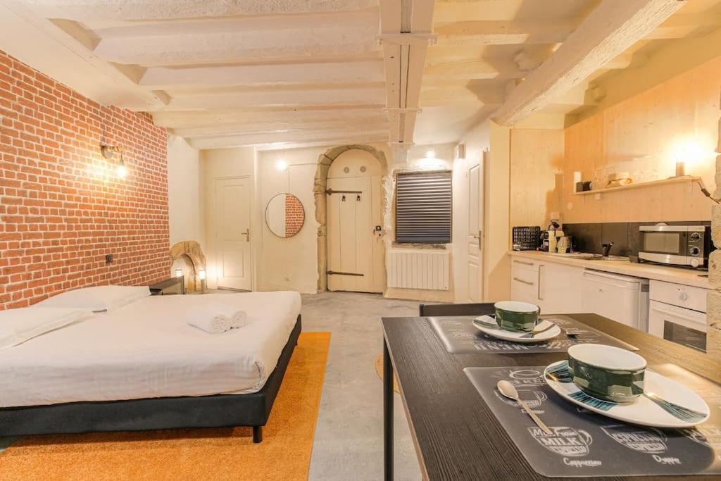 Industrial-Style Studio With Bathtub, Vieux-Lyon Ngoại thất bức ảnh