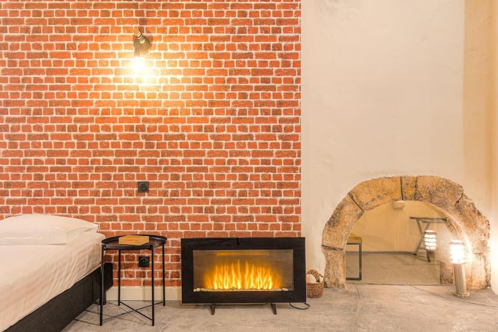 Industrial-Style Studio With Bathtub, Vieux-Lyon Ngoại thất bức ảnh
