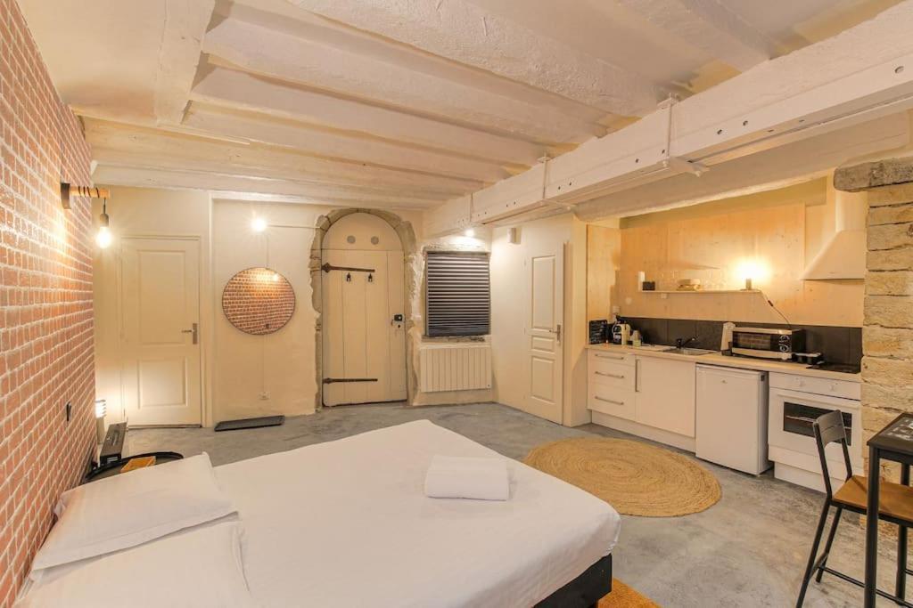 Industrial-Style Studio With Bathtub, Vieux-Lyon Ngoại thất bức ảnh
