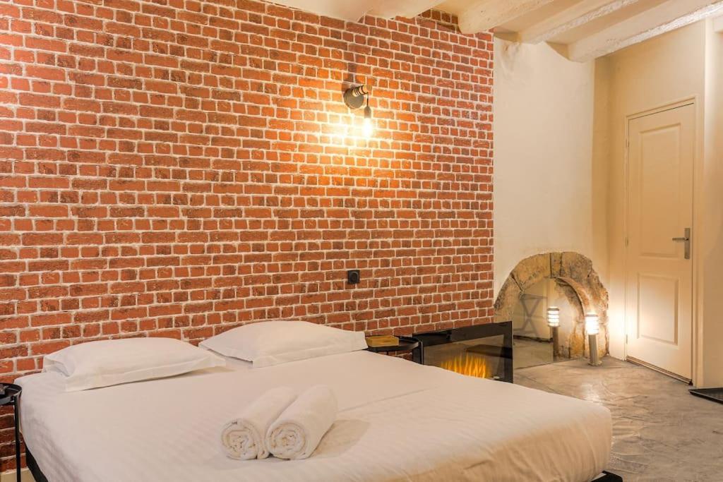 Industrial-Style Studio With Bathtub, Vieux-Lyon Ngoại thất bức ảnh