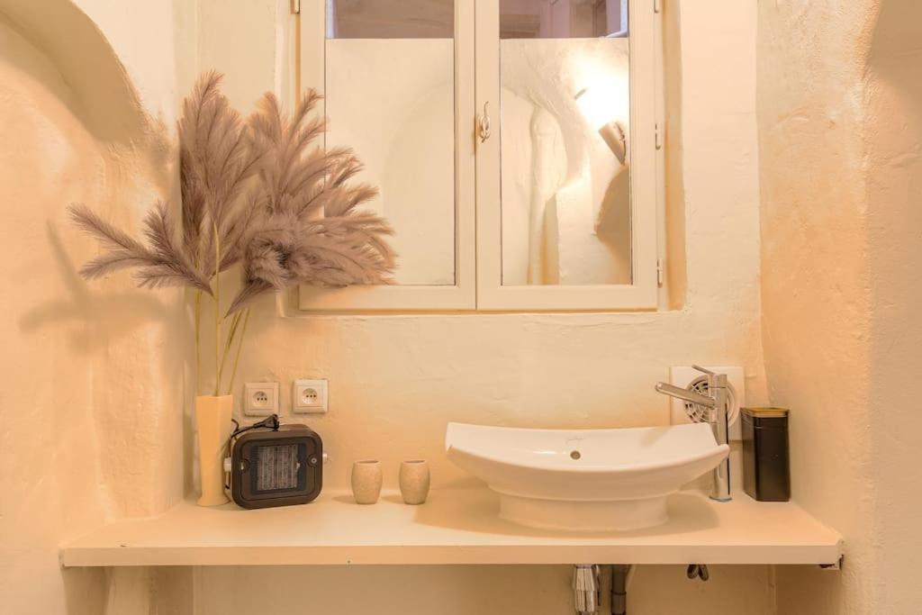 Industrial-Style Studio With Bathtub, Vieux-Lyon Ngoại thất bức ảnh