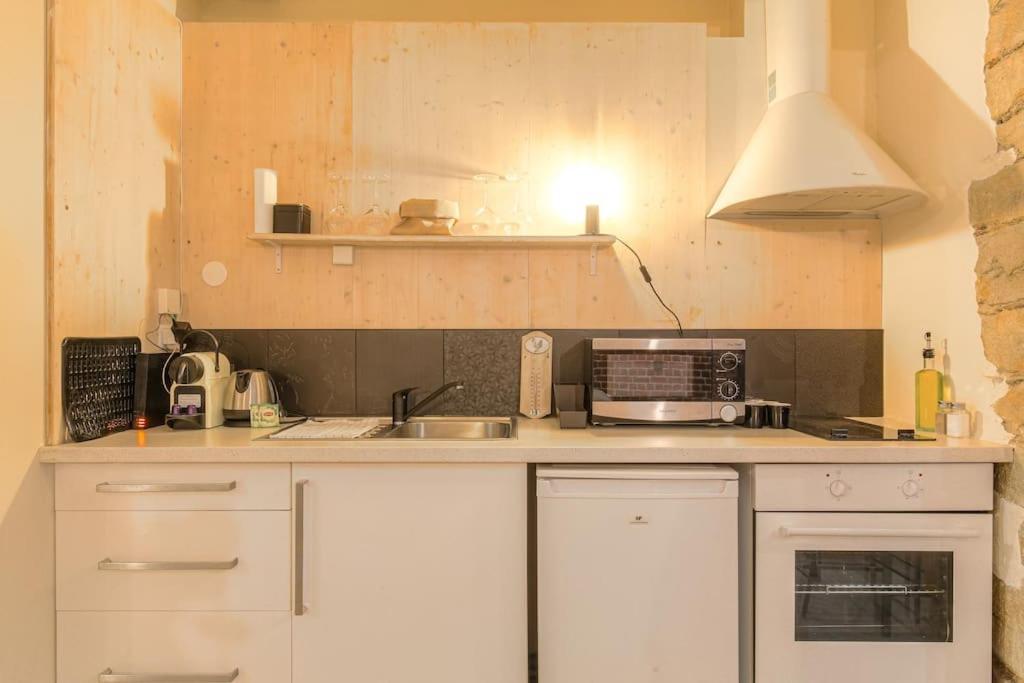 Industrial-Style Studio With Bathtub, Vieux-Lyon Ngoại thất bức ảnh